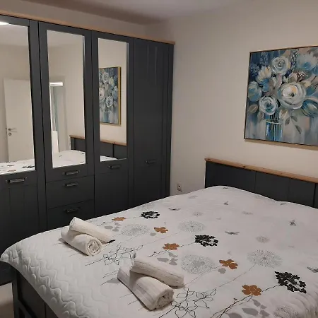 дора Apartment *